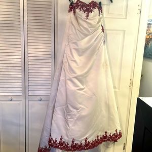 David’s Bridal wedding dress size 14